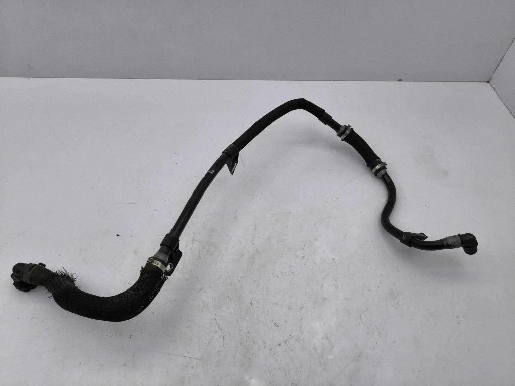 Engine coolant pipe/hose