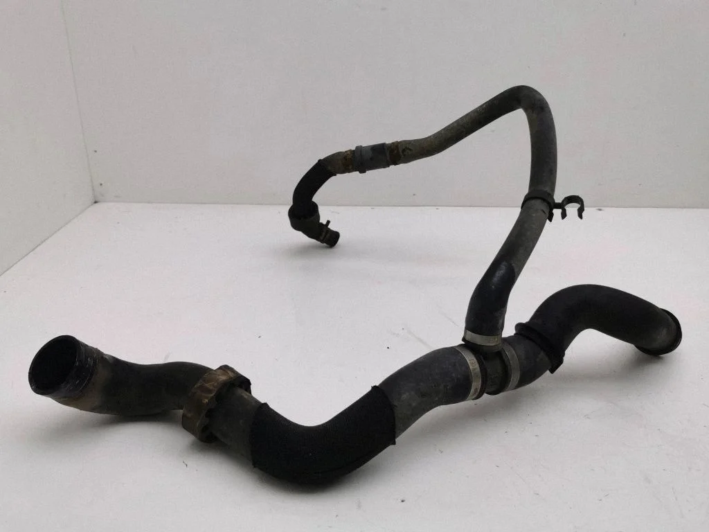 Engine coolant pipe/hose