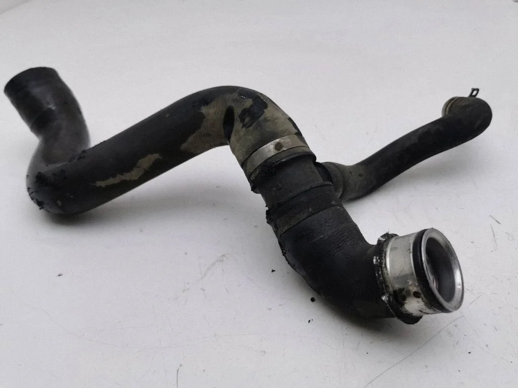Engine coolant pipe/hose