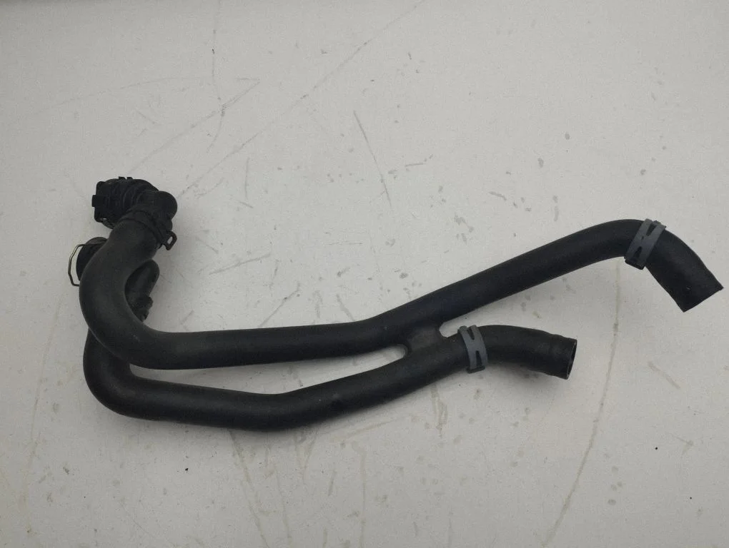 Engine coolant pipe/hose