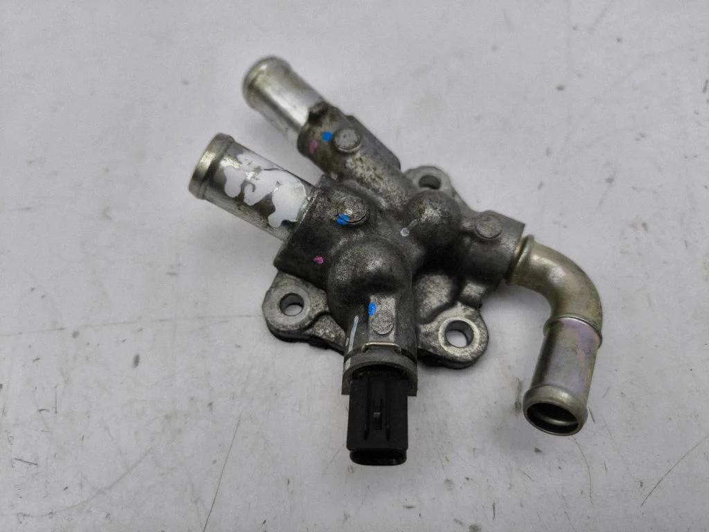Engine coolant pipe/hose