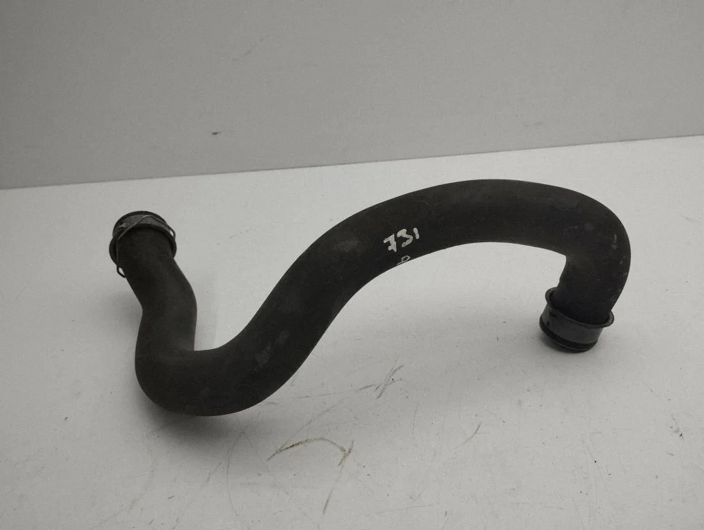 Engine coolant pipe/hose