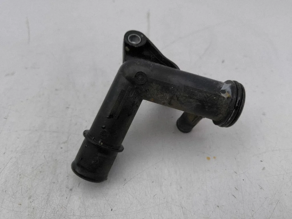 Engine coolant pipe/hose