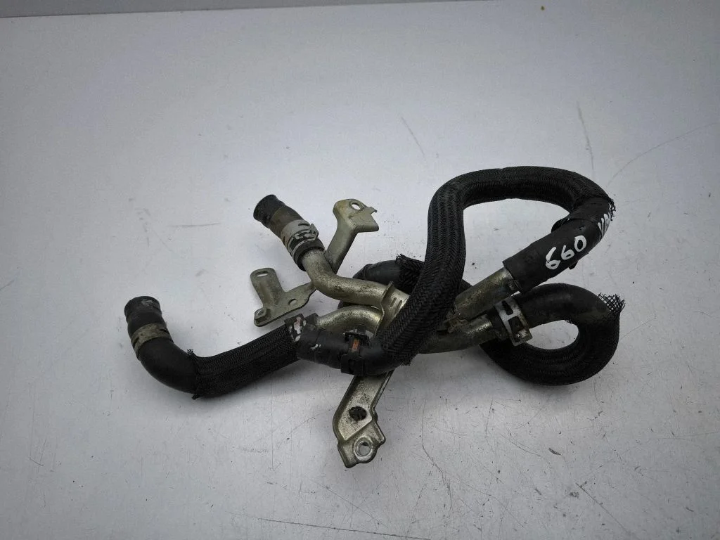 Engine coolant pipe/hose