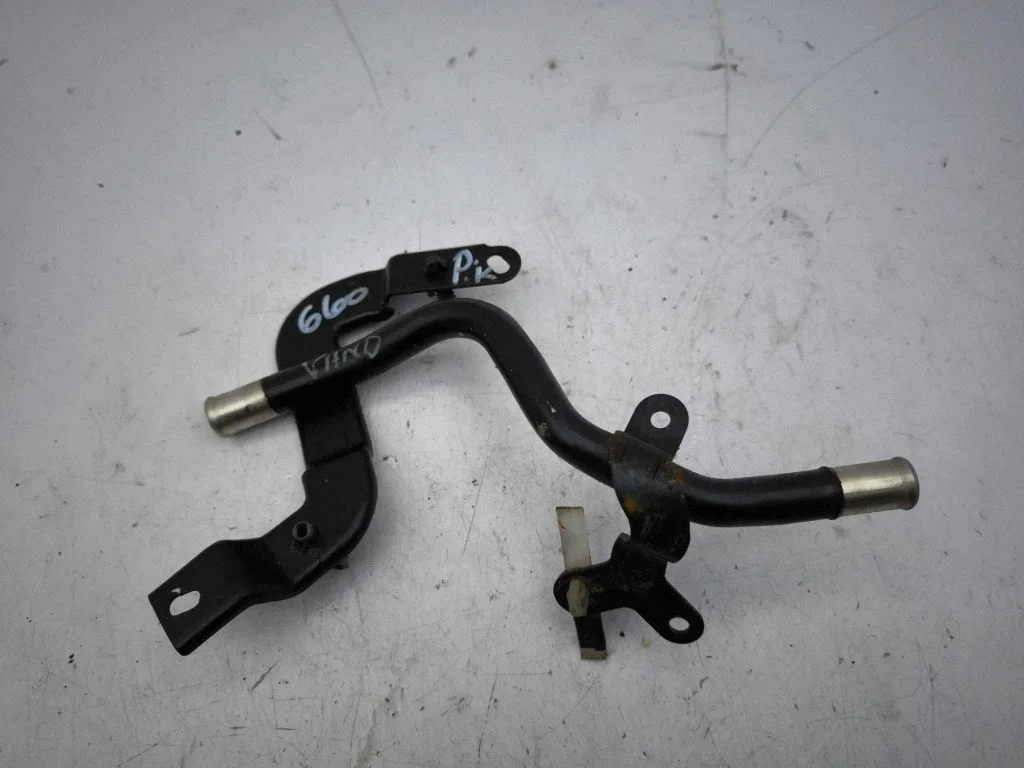 Engine coolant pipe/hose