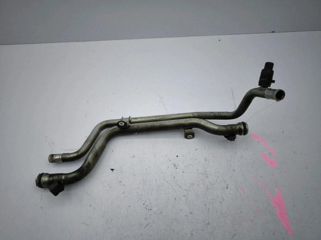 Engine coolant pipe/hose
