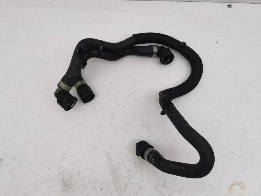 Engine coolant pipe/hose