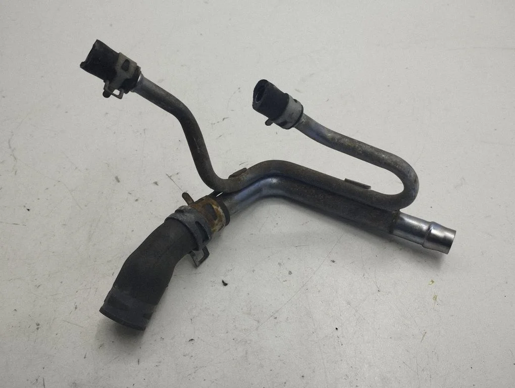 Engine coolant pipe/hose