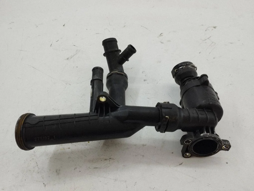 Engine coolant pipe/hose 04L121111
