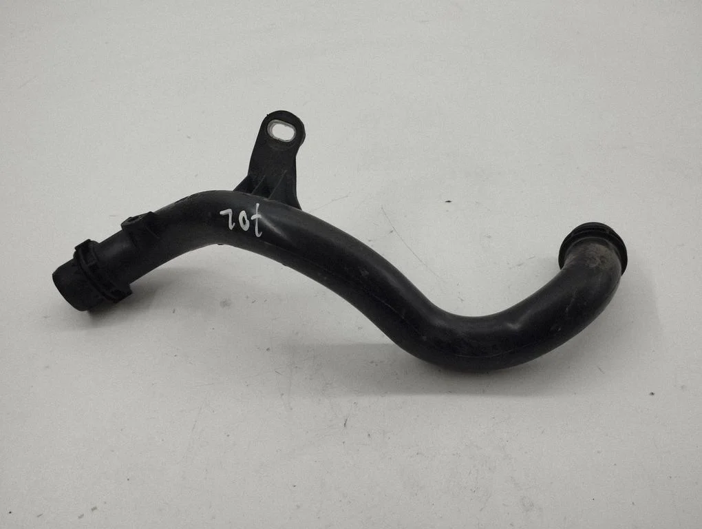 Engine coolant pipe/hose 04L121071G