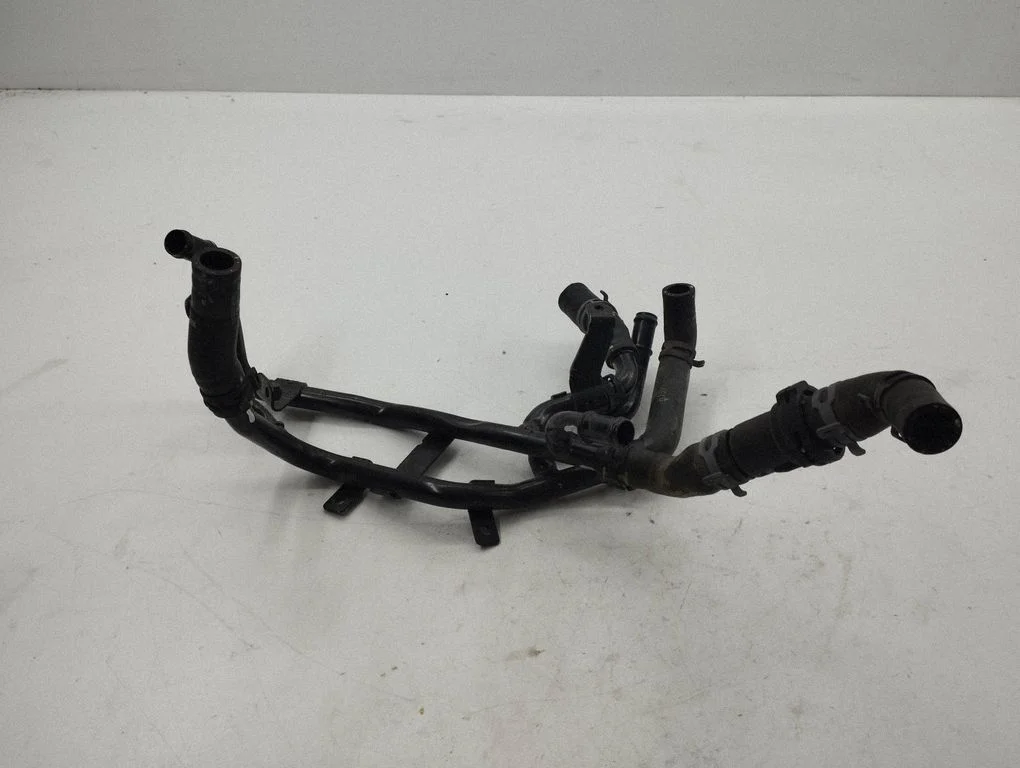 Engine coolant pipe/hose 04L122157CC