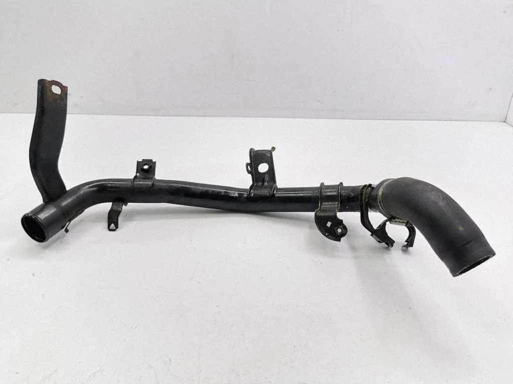 Engine coolant pipe/hose