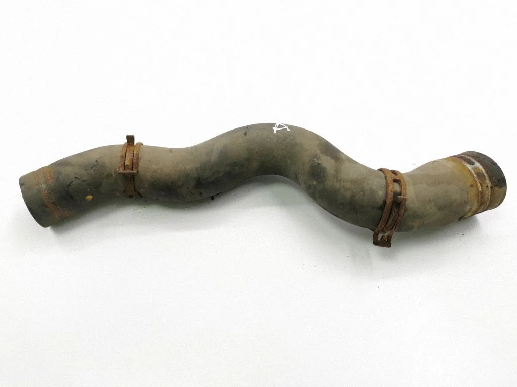 Engine coolant pipe/hose