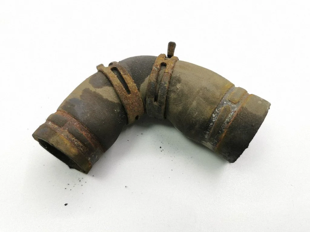 Engine coolant pipe/hose