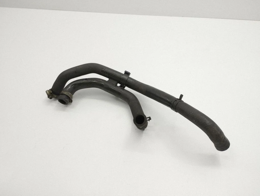 Engine coolant pipe/hose