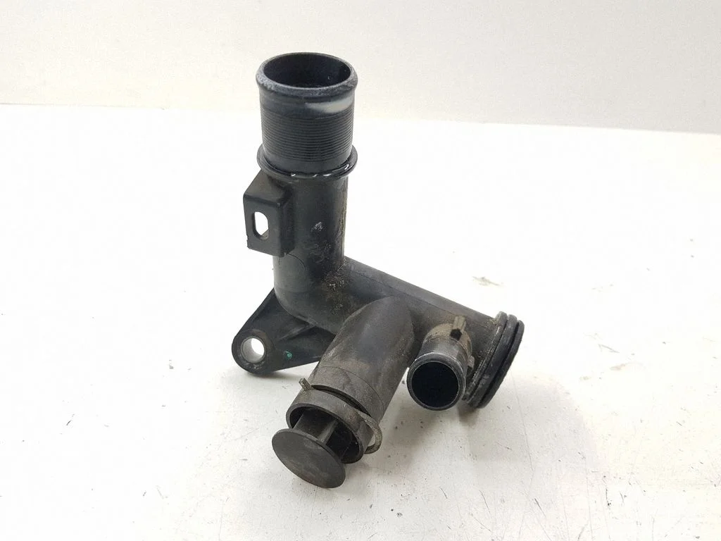 Engine coolant pipe/hose