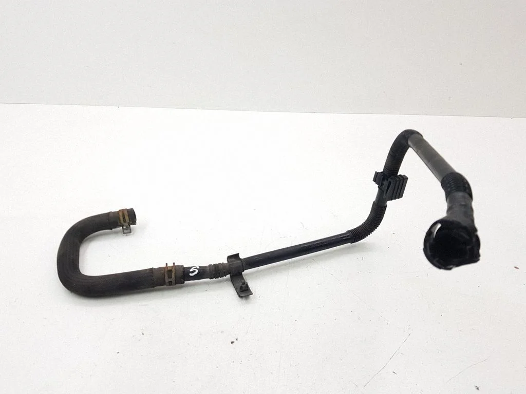 Engine coolant pipe/hose
