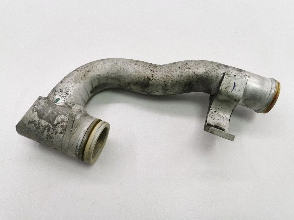 Engine coolant pipe/hose