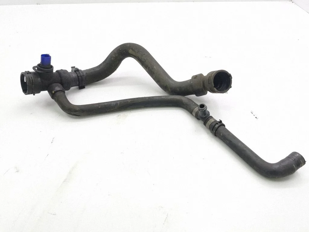 Engine coolant pipe/hose