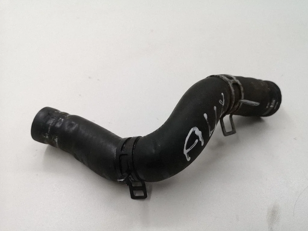 Engine coolant pipe/hose