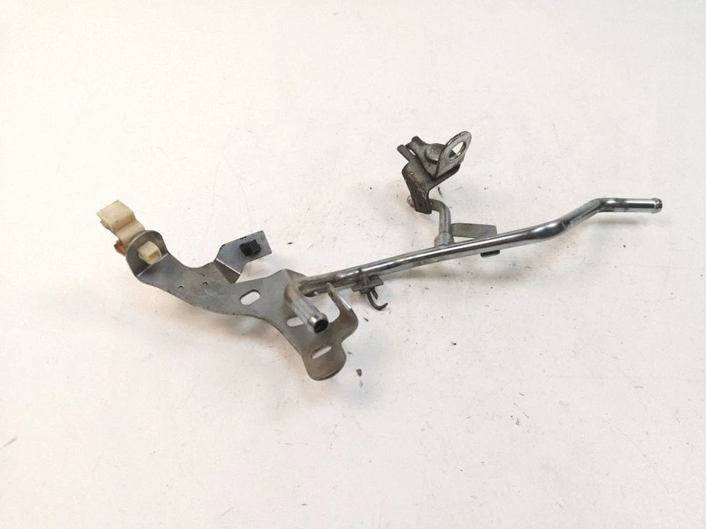 Engine coolant pipe/hose