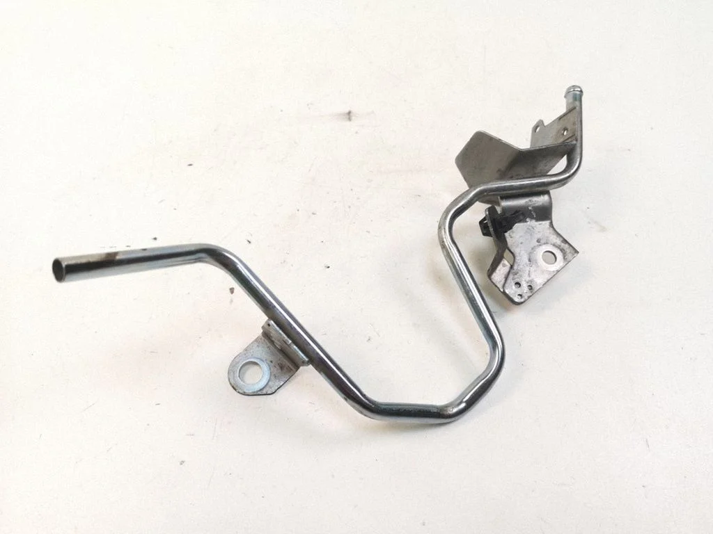 Engine coolant pipe/hose