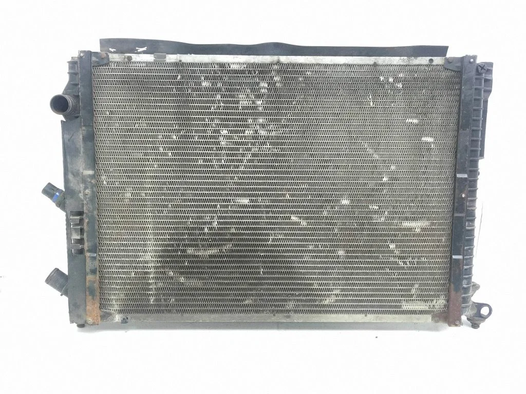 Jahutusvedeliku radiaator 070890330F