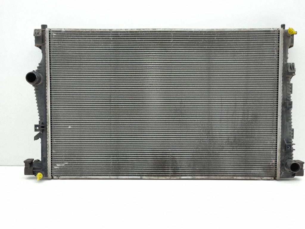 Coolant radiator – Jeep Grand Cherokee (2010-2021)