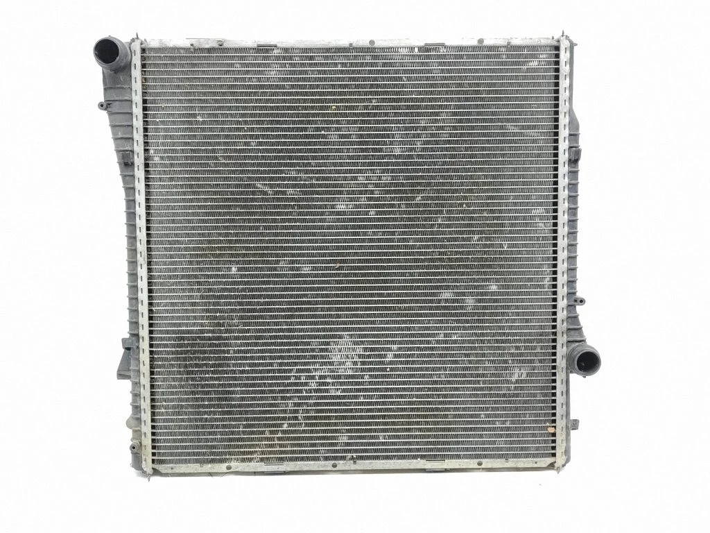 Jahutusvedeliku radiaator – BMW X5 E53 (1999-2006)