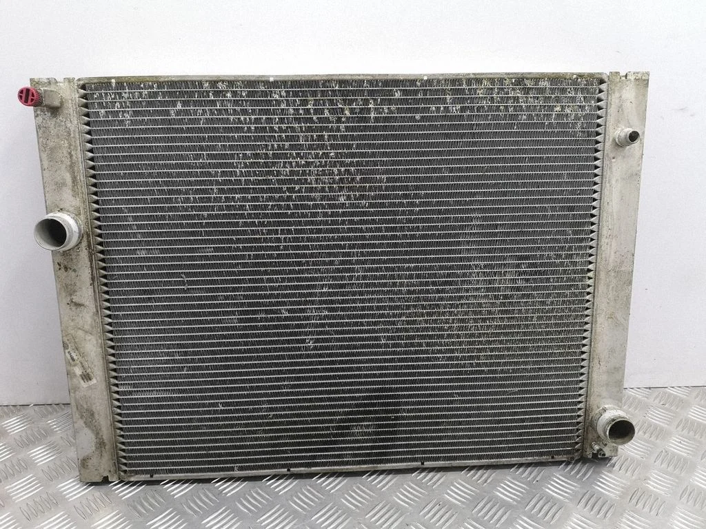 Dzesēšanas šķidruma radiators 8MK376718001