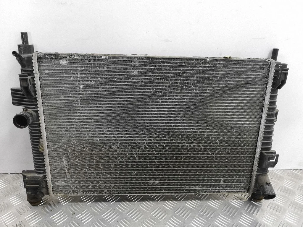Jahutusvedeliku radiaator 8V618005CA