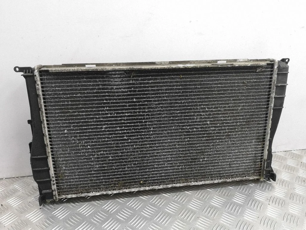 Jahutusvedeliku radiaator 6352937