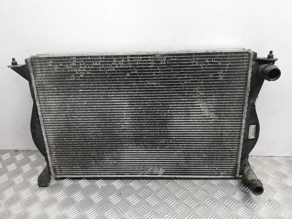 Jahutusvedeliku radiaator 4F0121251Q