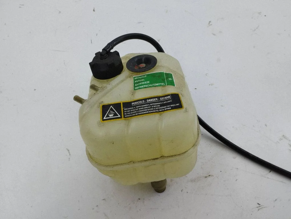 Coolant expansion tank/reservoir