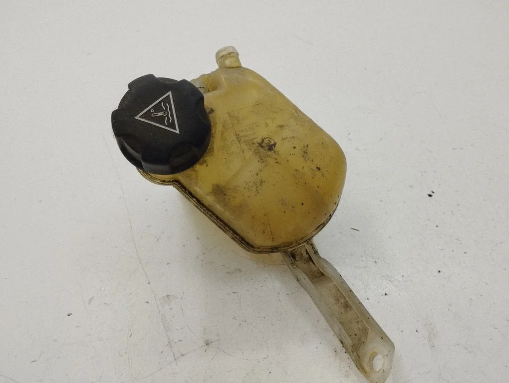 Coolant expansion tank/reservoir