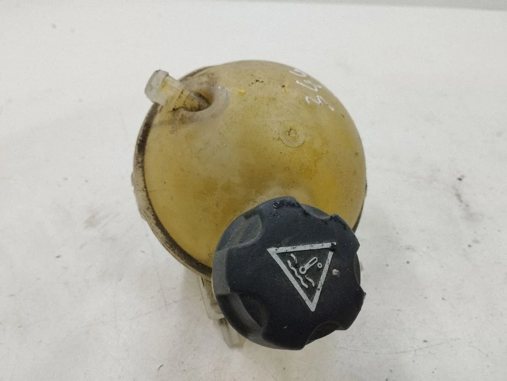 Coolant expansion tank/reservoir