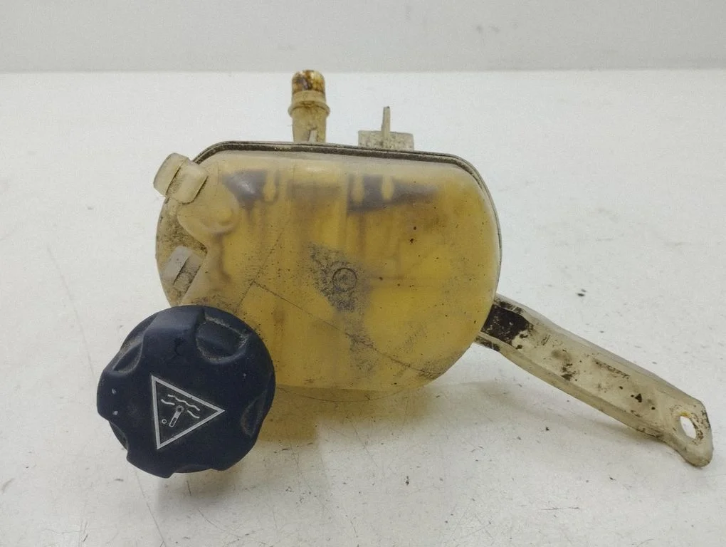 Coolant expansion tank/reservoir