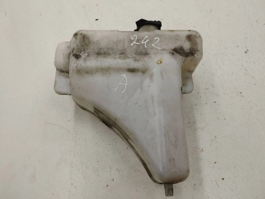Coolant expansion tank/reservoir