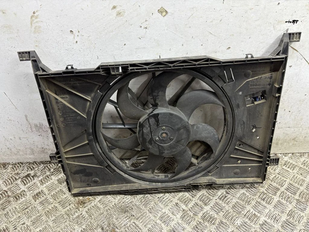 Elektriskais radiatora ventilators 3135103924
