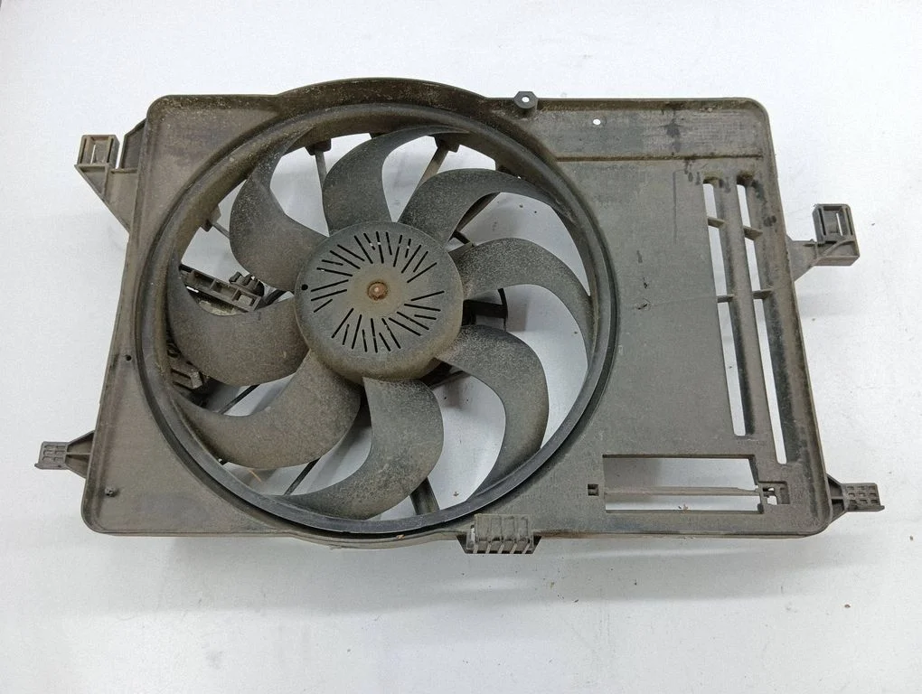 Electric radiator cooling fan 8V618C607EB