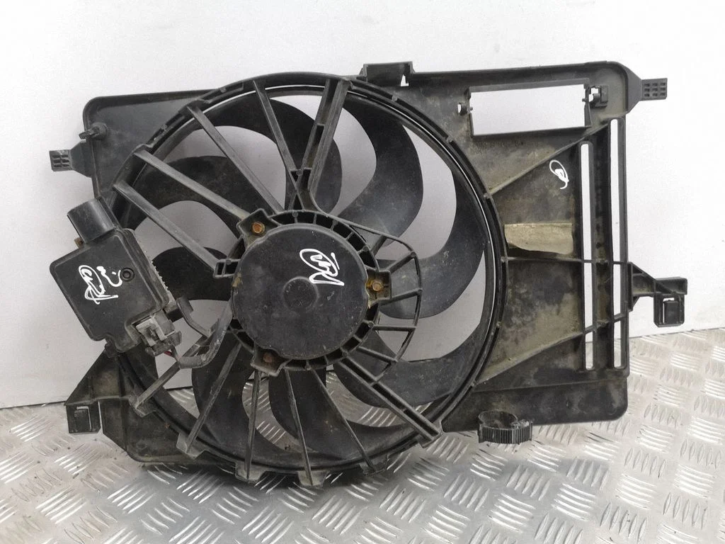 Electric radiator cooling fan 8240588