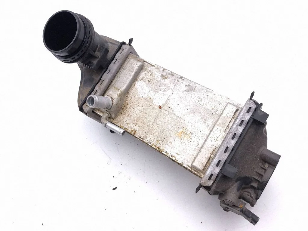 Vahejahuti radiaator 05C145785C