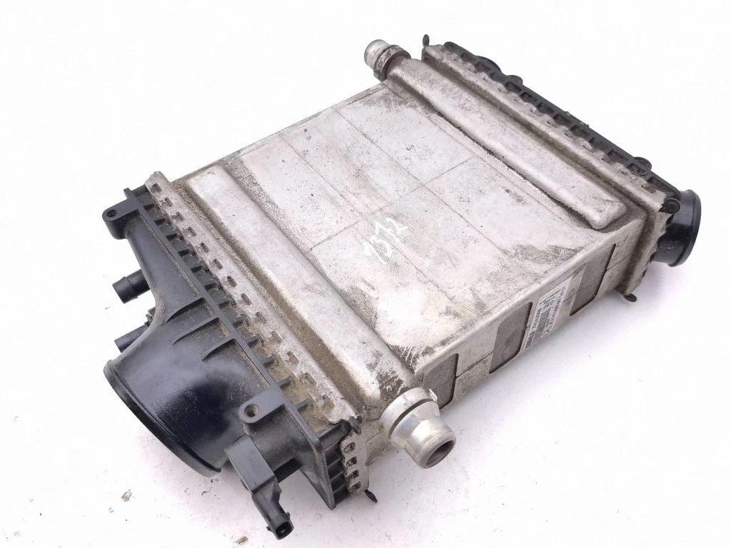 Starpdzesētāja (interkūlera) radiators A2760900214