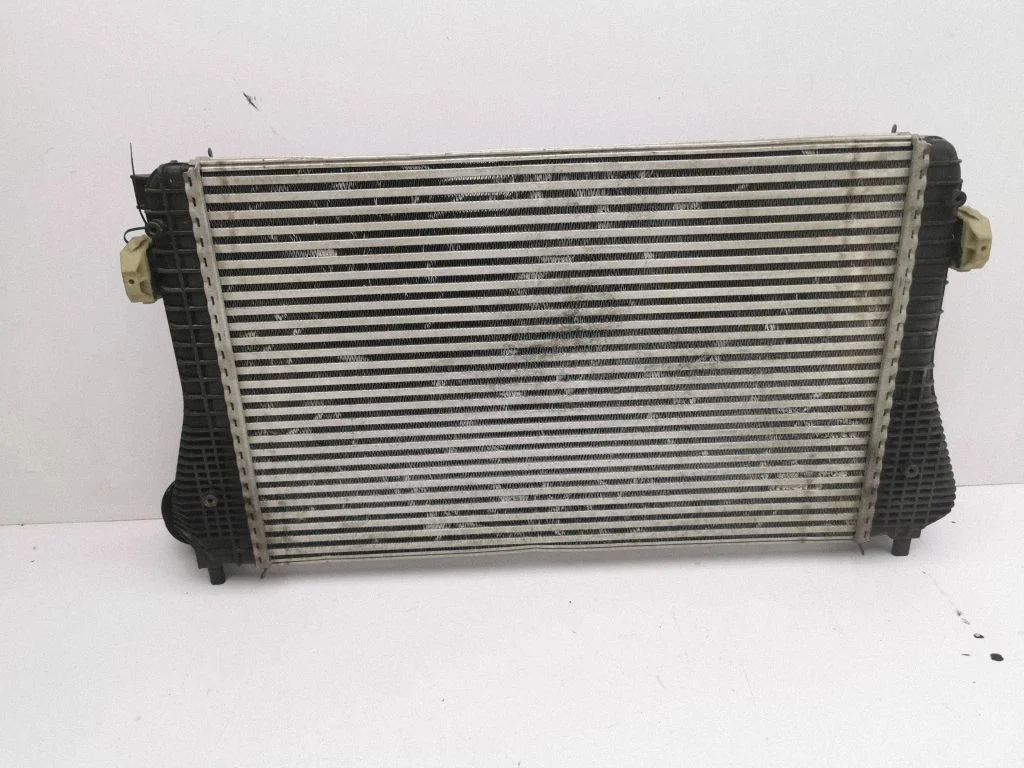 Starpdzesētāja (interkūlera) radiators