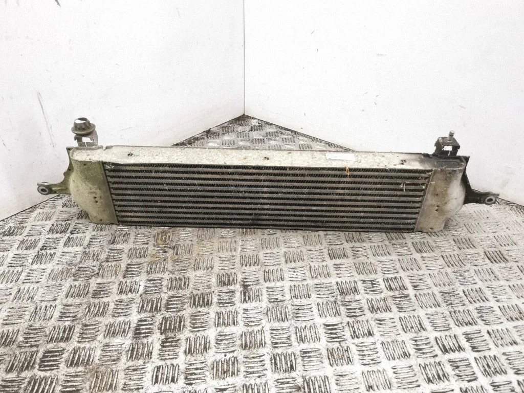 Vahejahuti radiaator – Nissan Qashqai+2 (2008-2010)