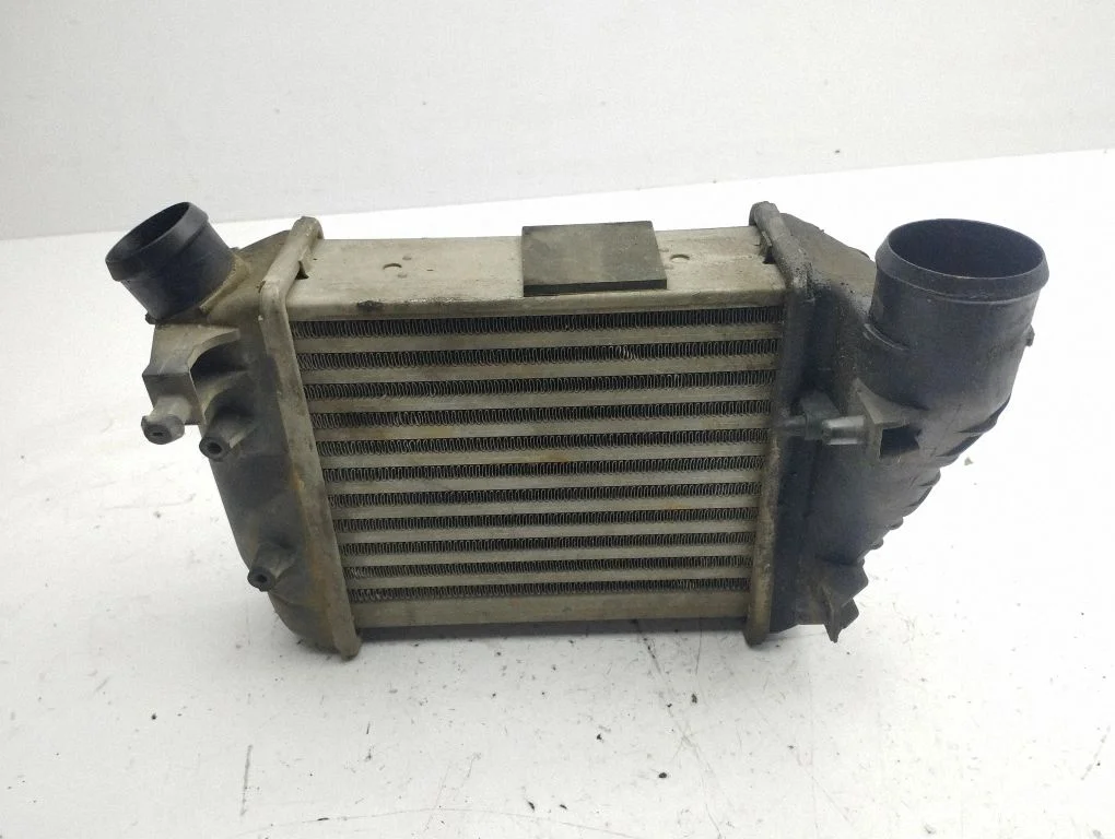 Starpdzesētāja (interkūlera) radiators – labā