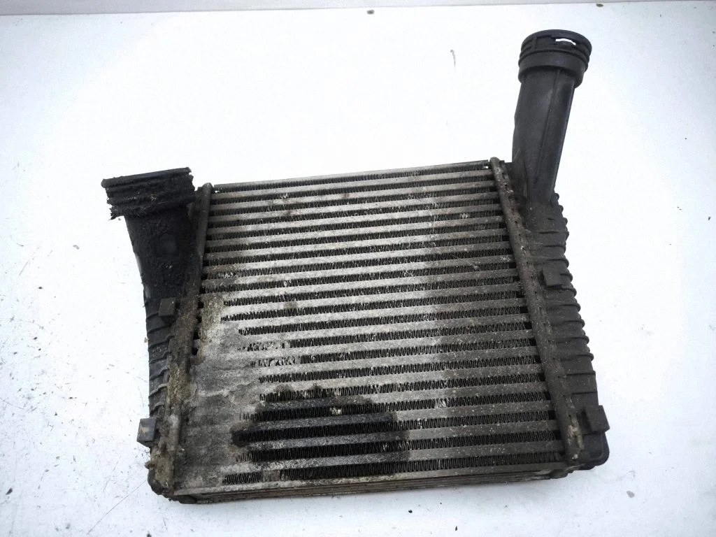 Vahejahuti radiaator – parem