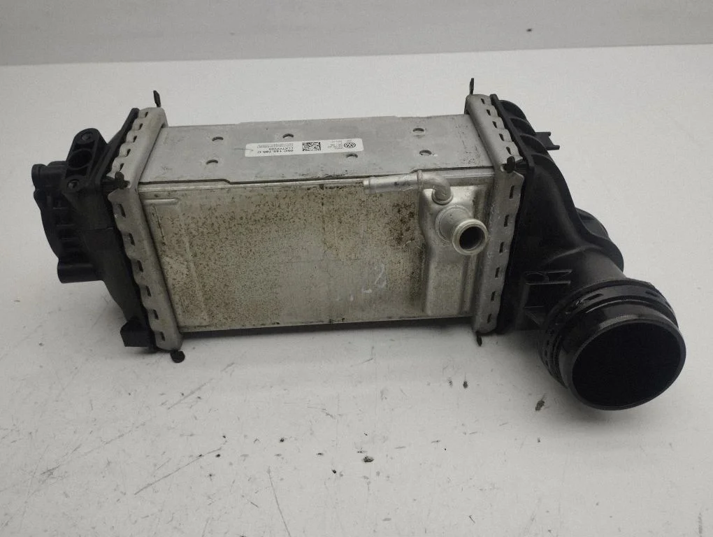 Vahejahuti radiaator 05C145785C