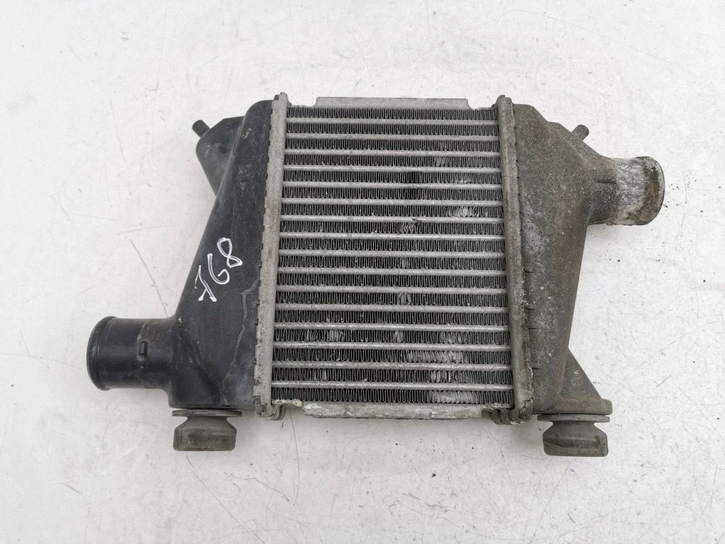 Vahejahuti radiaator