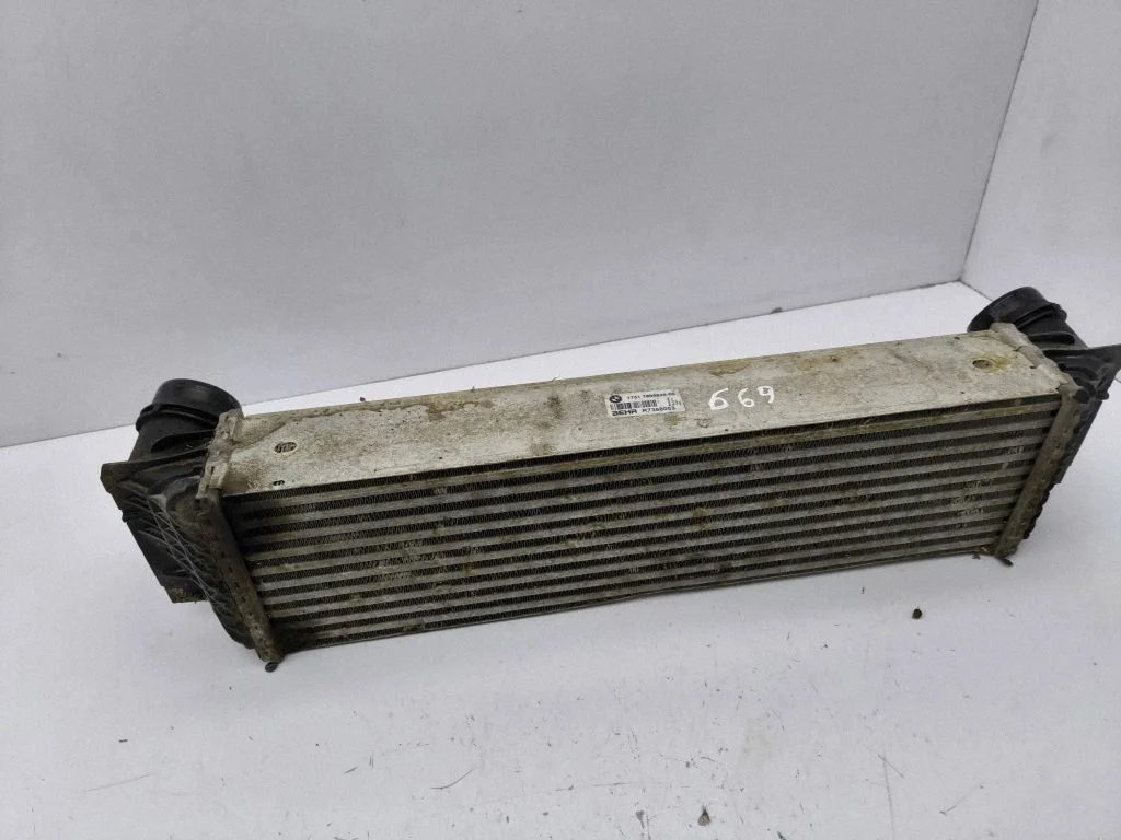 Vahejahuti radiaator 7805629